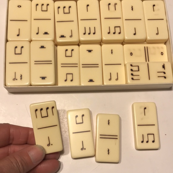 Dominotes Game - Picture 7 of 8